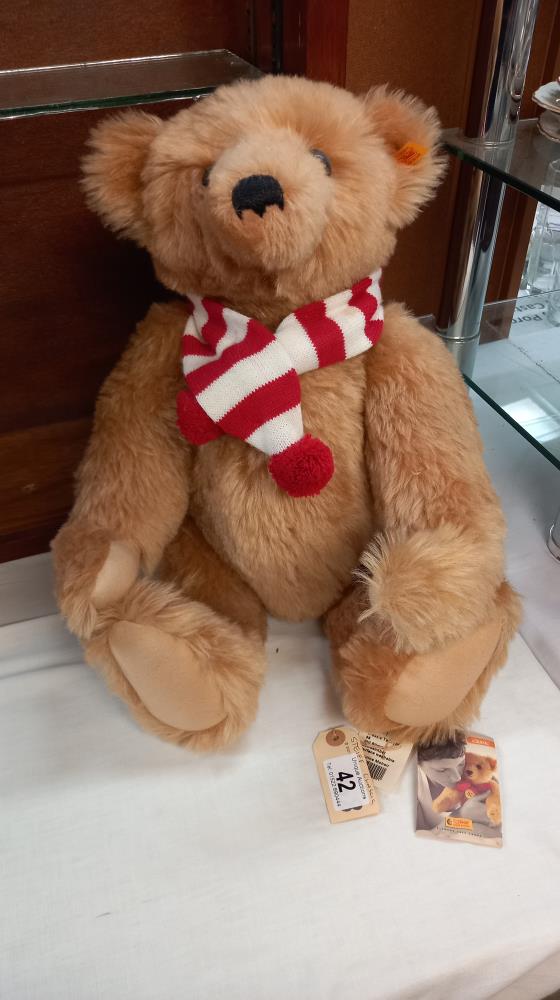 A large Steiff classic bear