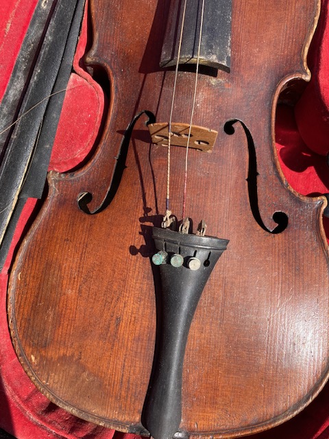 A rare cased pair of antique violins with bows, one with label reading Johann Glass (both a/f) - Image 9 of 22