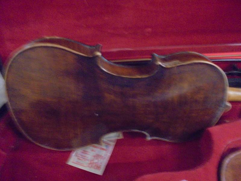 A rare cased pair of antique violins with bows, one with label reading Johann Glass (both a/f) - Image 3 of 22