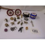 A mixed lot of miniature brass figures and other items.