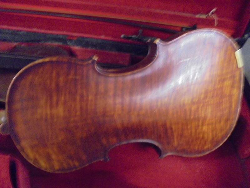 A rare cased pair of antique violins with bows, one with label reading Johann Glass (both a/f) - Image 6 of 22