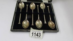 A cased set of six silver teaspoons 1.75 ounces.