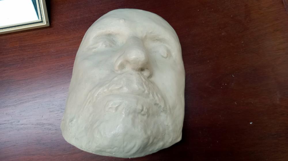 An unusual fibreglass death mask of an unknown man - Image 2 of 2