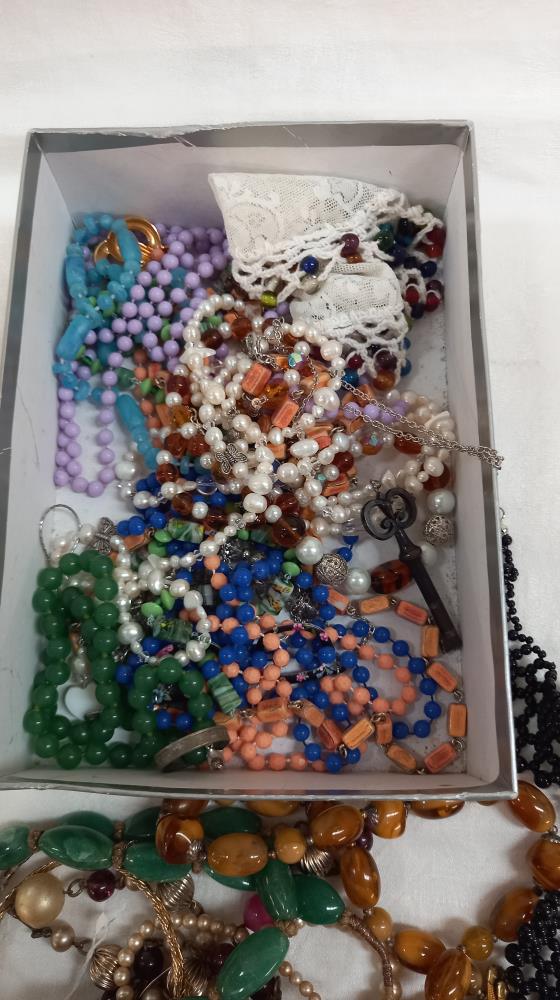 A mixed lot of bead necklaces - Image 2 of 2