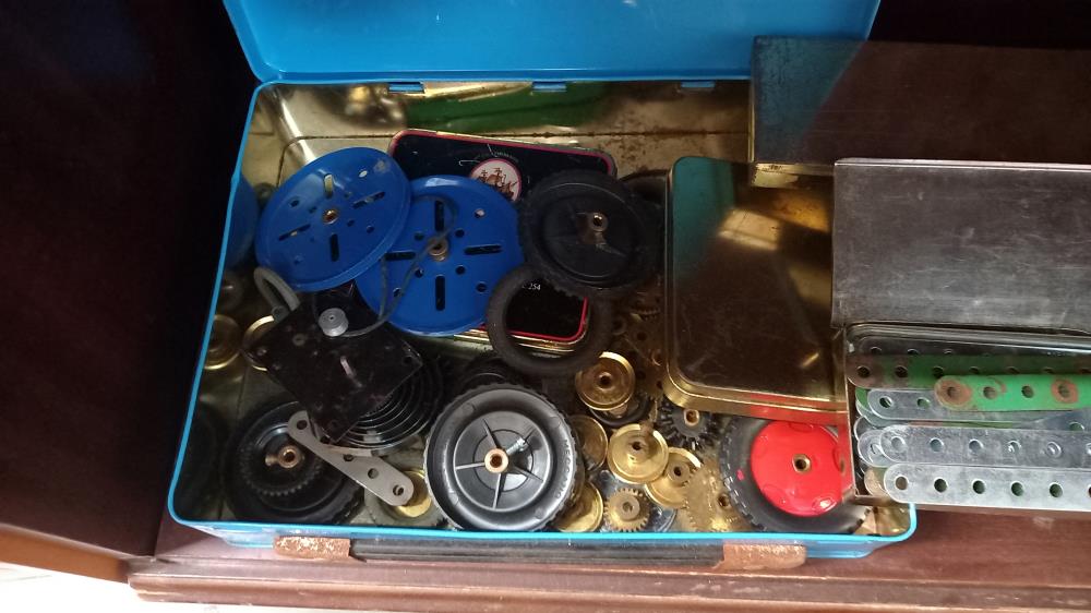 A quantity of vintage Meccano in 4 metal tins - Image 2 of 4