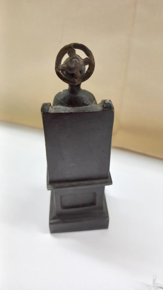 A bronze statue of St Peter on his throne, 11.5 cm tall. - Image 4 of 4