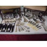 A good lot of vintage cutlery.