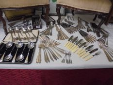 A good lot of vintage cutlery.