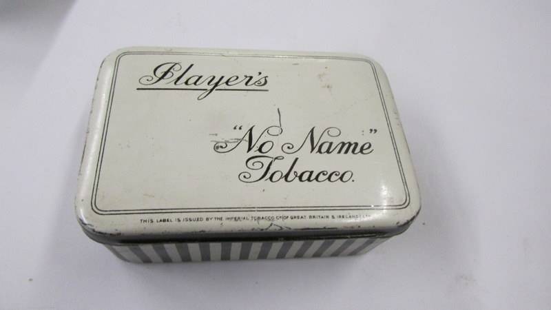 Fifty vintage razor blades in a Player's tobacco tin. - Image 2 of 2