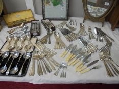 A large quantity of cutlery.