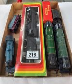 3 Triang 00/H0 gauge engines with tenders & boxed Meccano H0 Atlantic Coast Line loco & tender