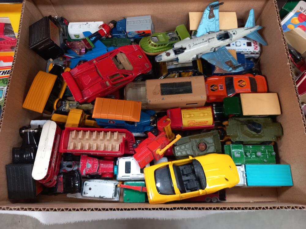 A box of mixed die cast including Matchbox etc. - Image 3 of 4
