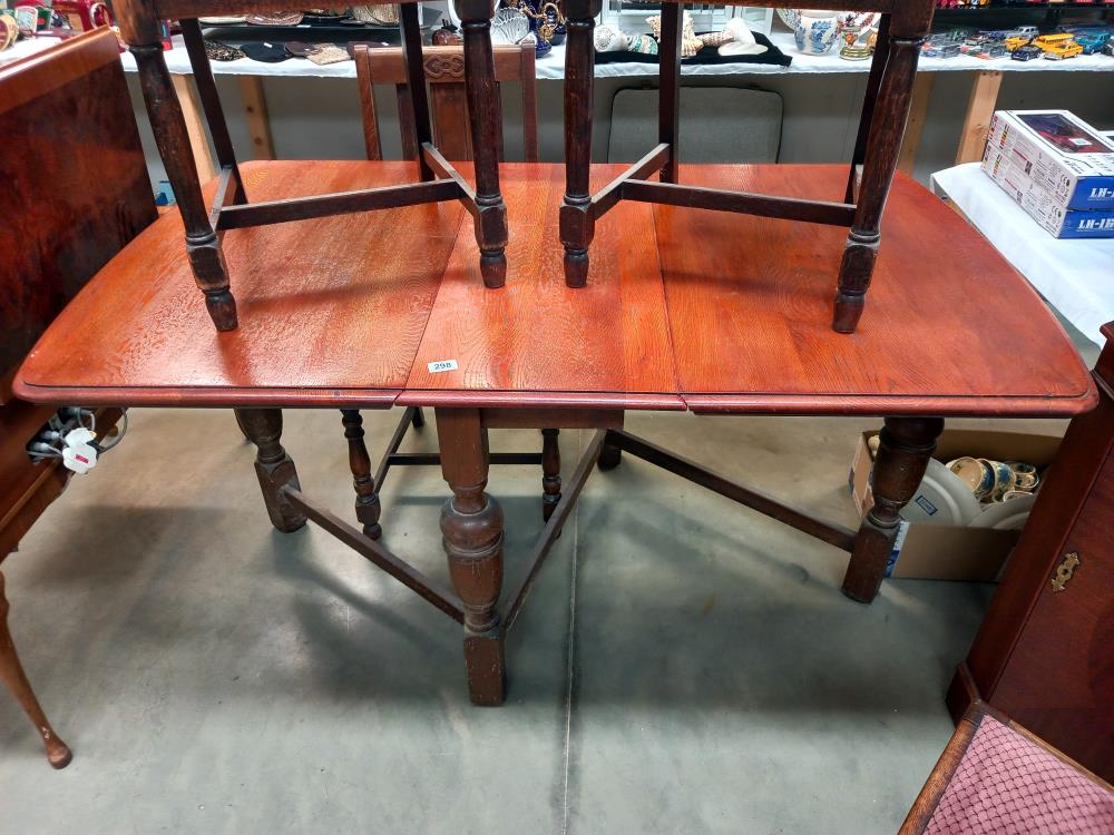 An Edwardian oak gateleg table COLLECT ONLY