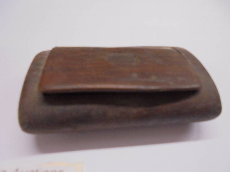 Two 19th century wooden snuff boxes. - Image 4 of 5