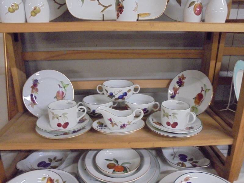 In excess of fifty pieces of Royal Worcester Evesham pattern table ware, COLLECT ONLY. - Image 3 of 4