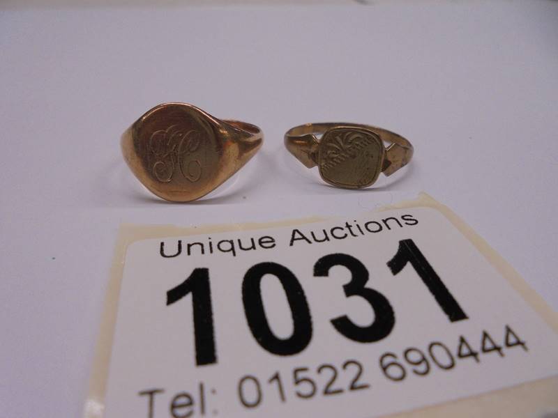 Two 9ct gold signet rings, sizes O and Q, 4.7 grams.
