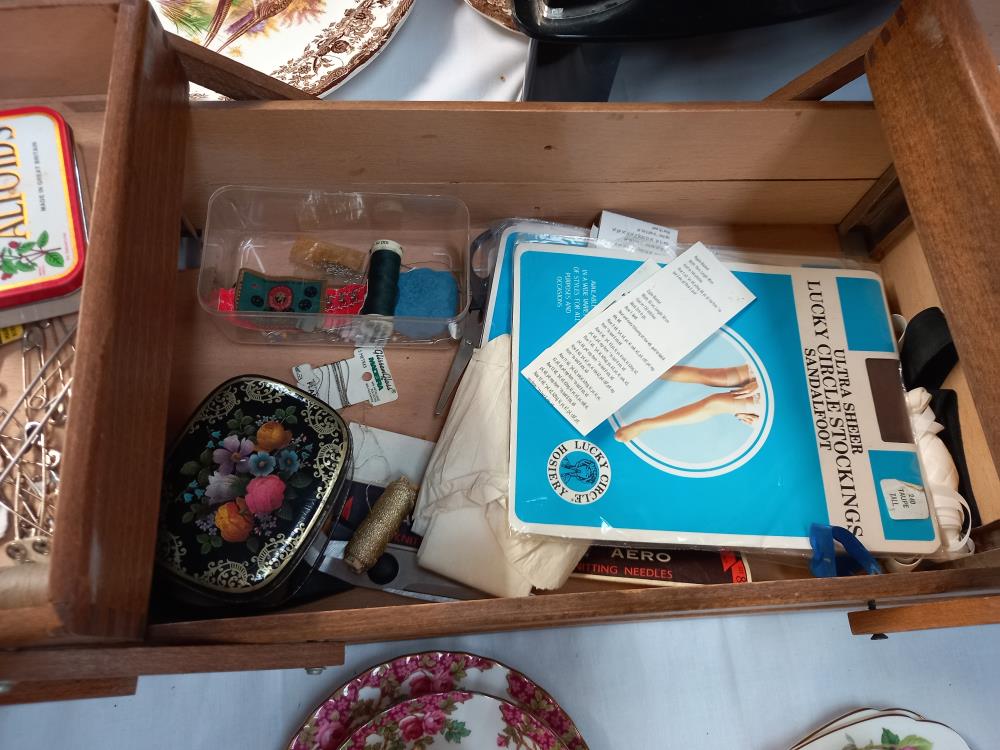 a large vintage sewing box + contexts including cotton reels etc - Image 3 of 4