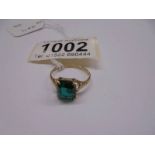 A yellow gold ring set green coloured stone, size M half, 1.8 grams.