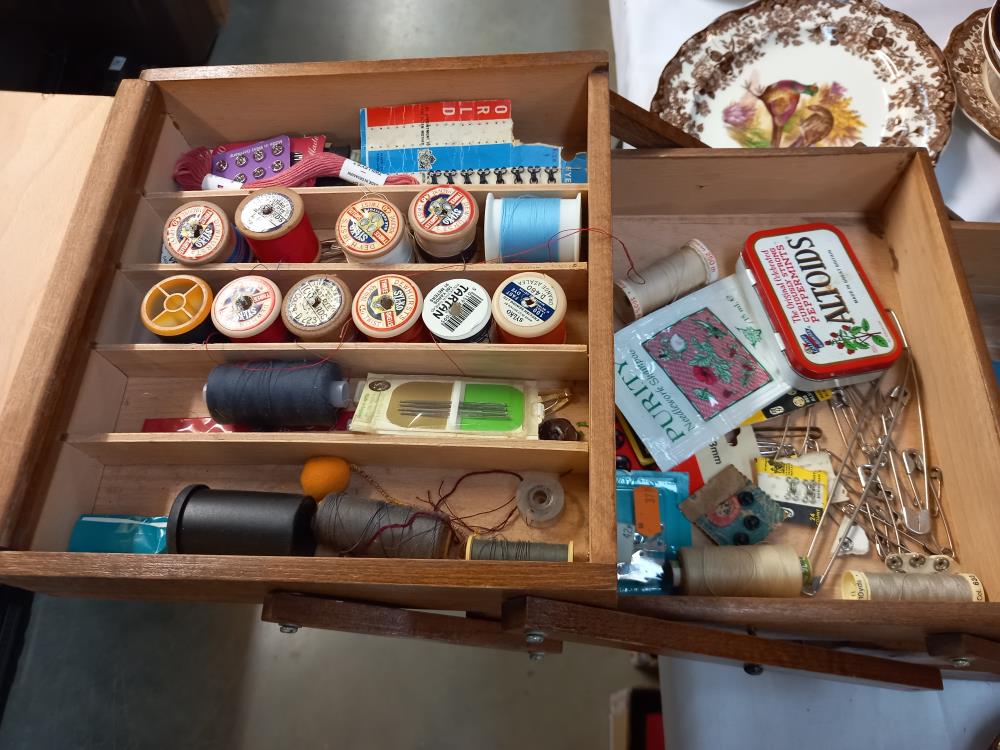 a large vintage sewing box + contexts including cotton reels etc - Image 2 of 4