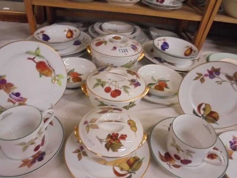In excess of fifty pieces of Royal Worcester Evesham pattern table ware, COLLECT ONLY. - Image 4 of 4