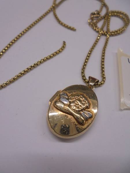 A 9ct gold locket on a 9ct gold chain (chain broken), 8 grams. - Image 2 of 2