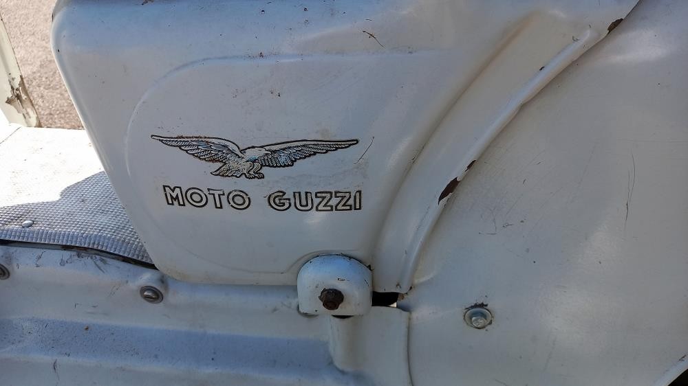 A vintage Moto Guzzi Galletto 1966 Scooter with documentation and a number of spares - Image 2 of 27