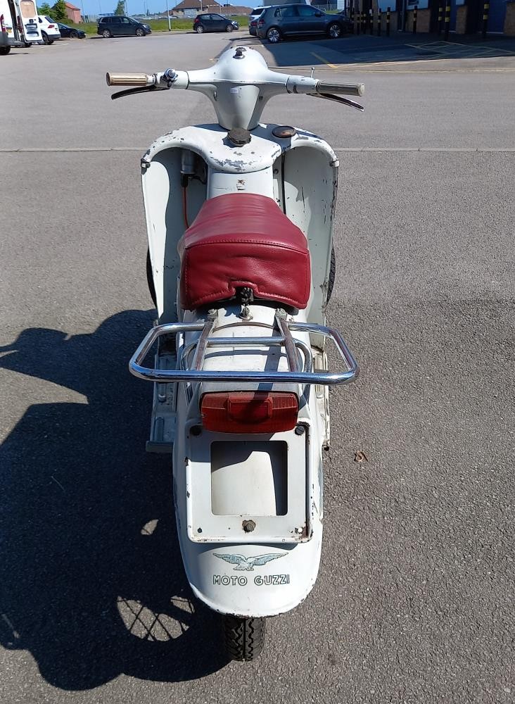 A vintage Moto Guzzi Galletto 1966 Scooter with documentation and a number of spares - Image 9 of 27