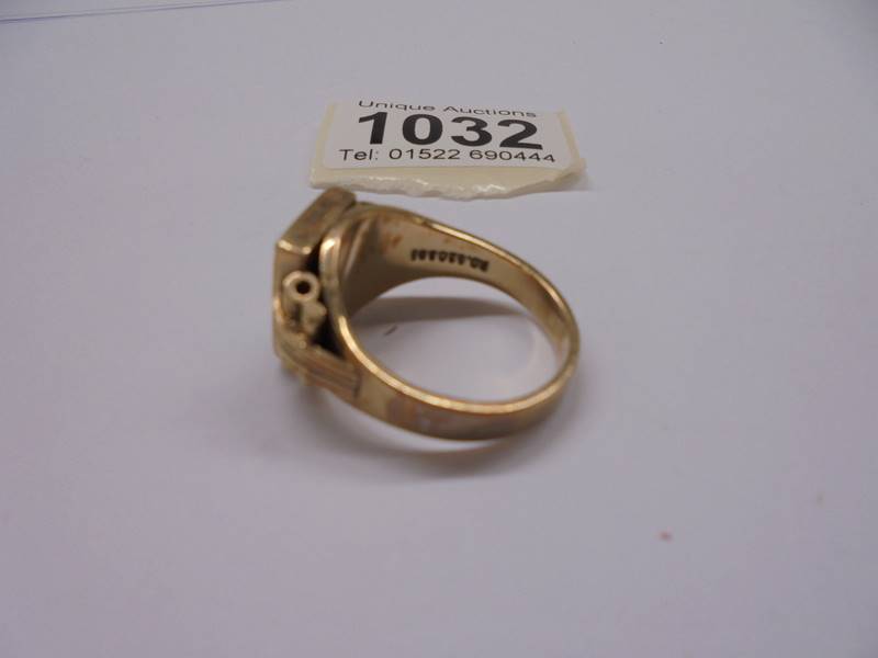 A 9ct gold gent's ring set onyx, size Y, 14.6 grams. - Image 3 of 5