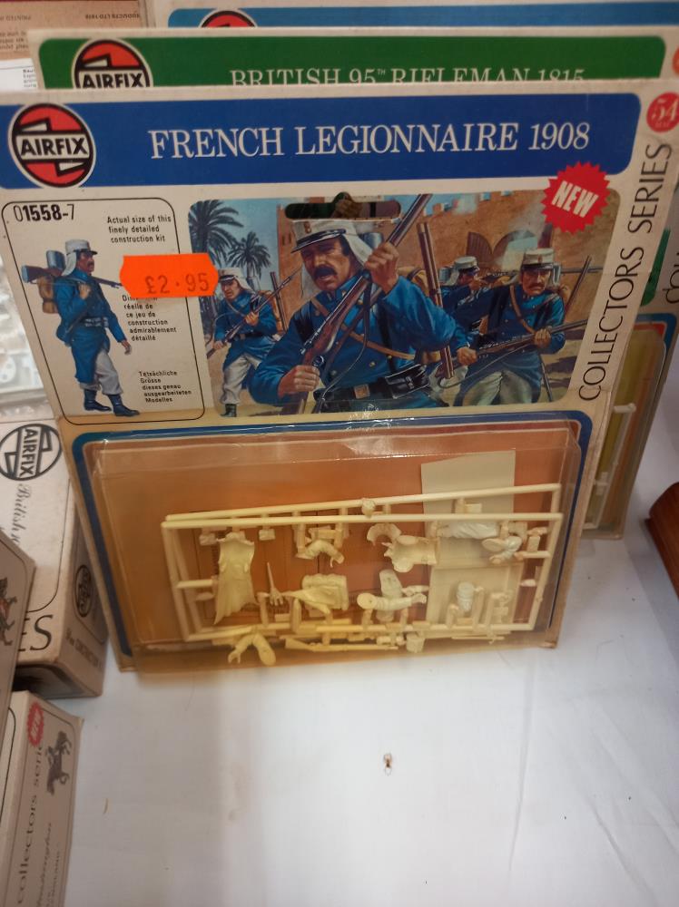 A good selection of vintage Airfix collectors series 54mm military figure kits - Image 16 of 20