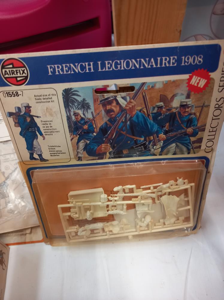 A good selection of vintage Airfix collectors series 54mm military figure kits - Image 20 of 20