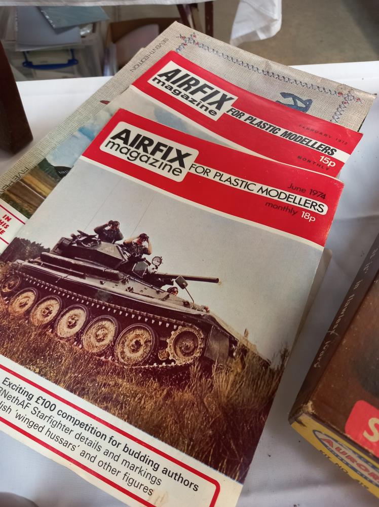 A quantity of vintage empty model kit boxes including Airfix Aurora etc - Image 8 of 16