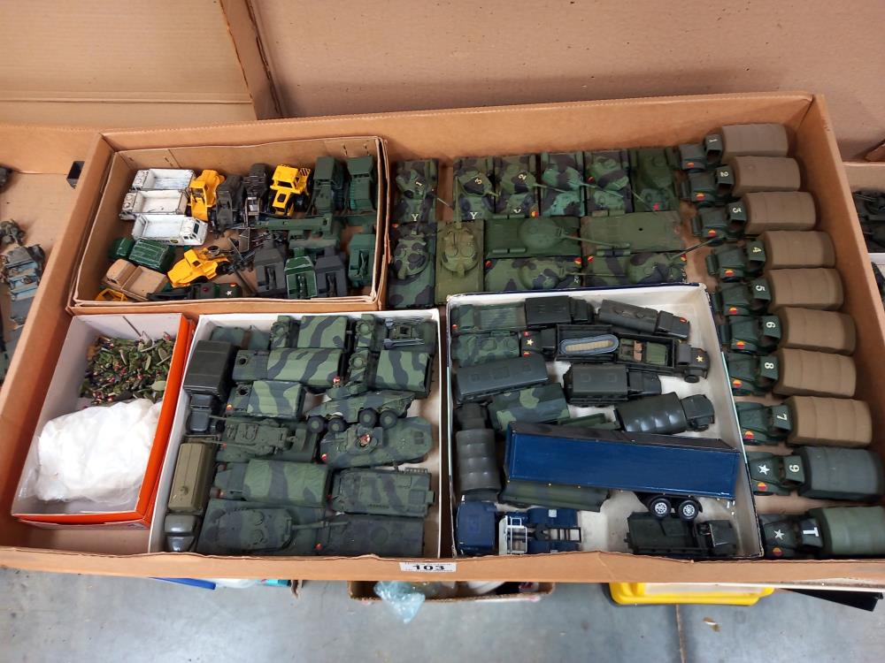 3 boxes of plastic military figures - Image 2 of 4