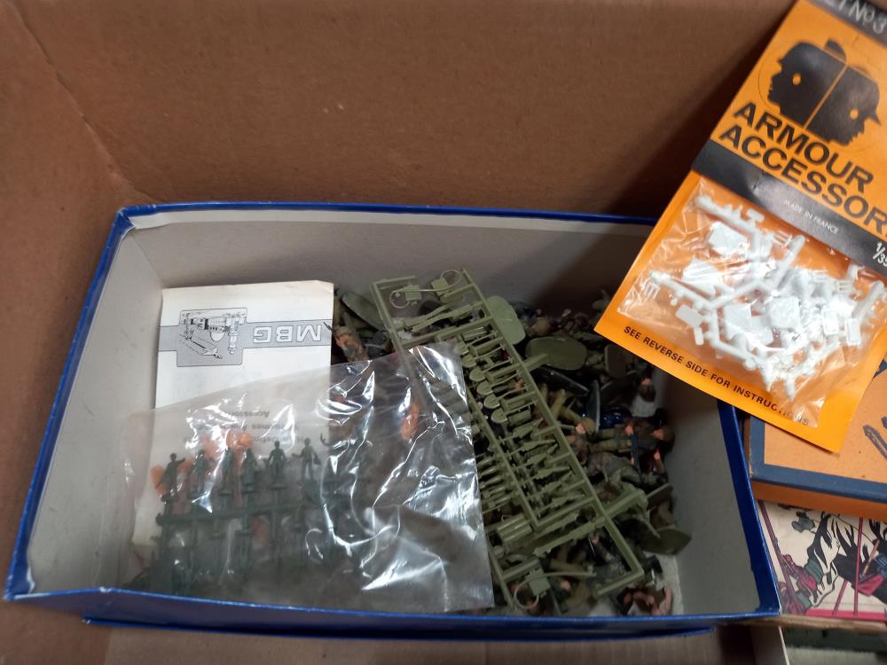 A large box of plastic soldiers and military vehicles - Image 6 of 8