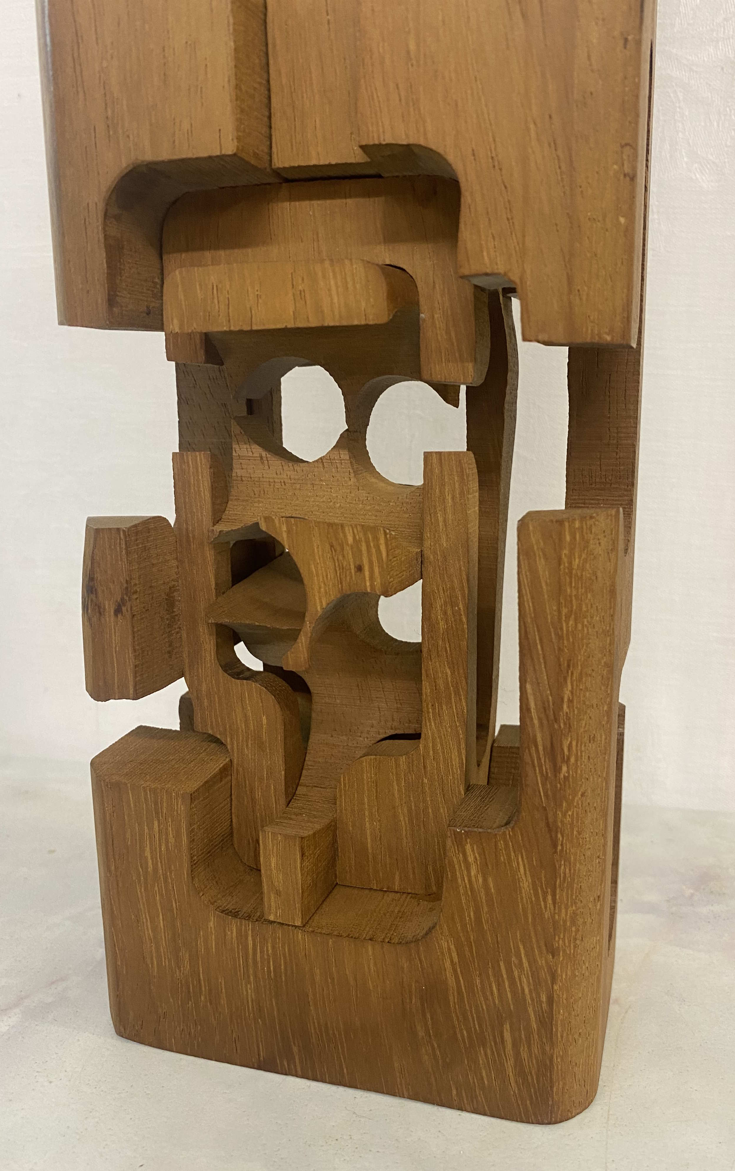 An abstract wooden sculpture attributed to Brian Willsher - Image 5 of 14