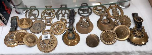 A quantity of horse brasses