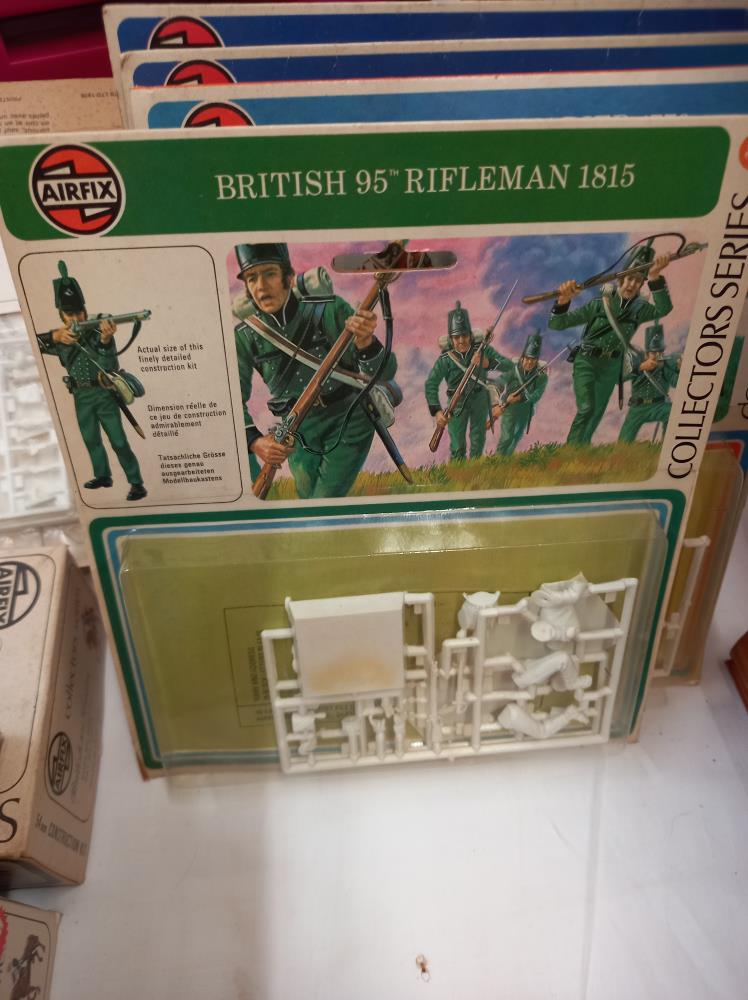A good selection of vintage Airfix collectors series 54mm military figure kits - Image 17 of 20