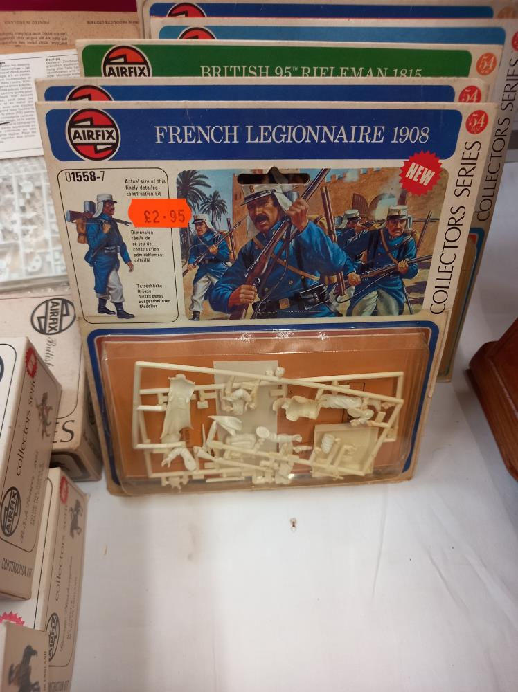 A good selection of vintage Airfix collectors series 54mm military figure kits - Image 15 of 20