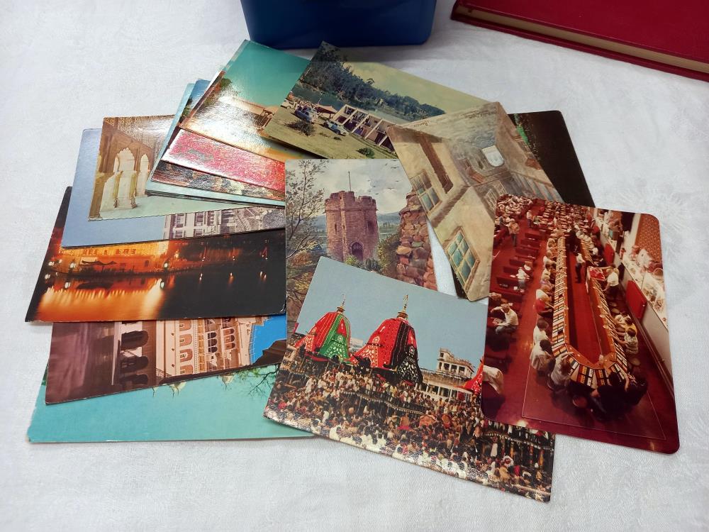 A quantity of miscellaneous postcards & photos - many modern - Image 2 of 8