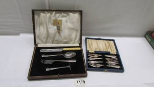 A cased child's feeding set and a cased set of four EPNS cake forks.