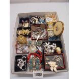 A good mixed lot of costume jewellery.