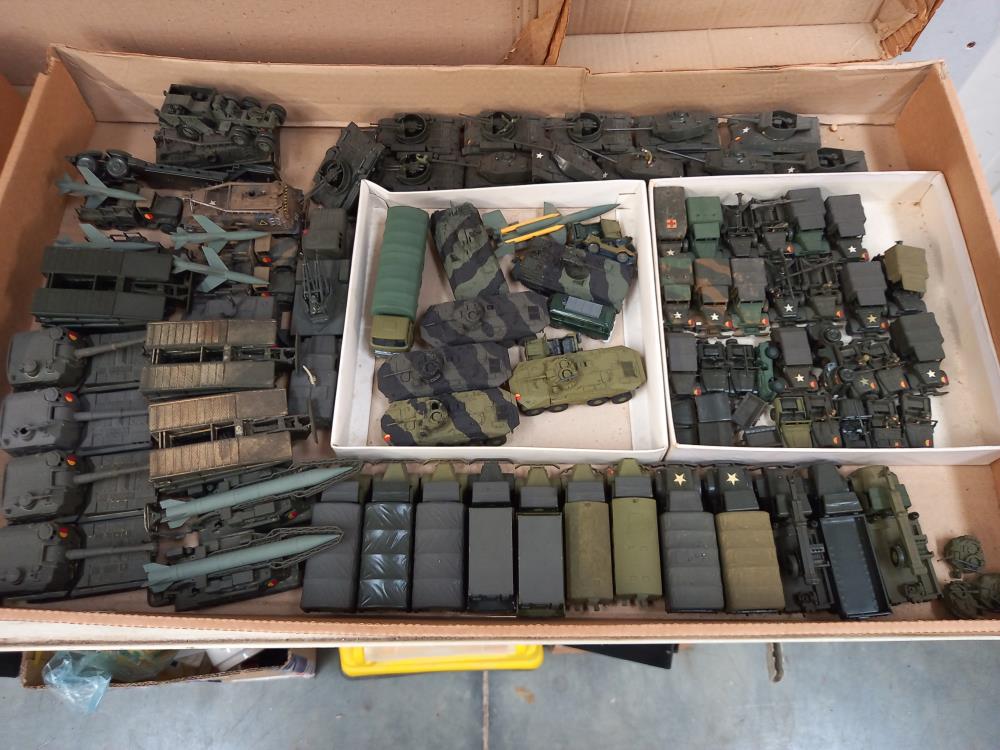 3 boxes of plastic military figures - Image 4 of 4