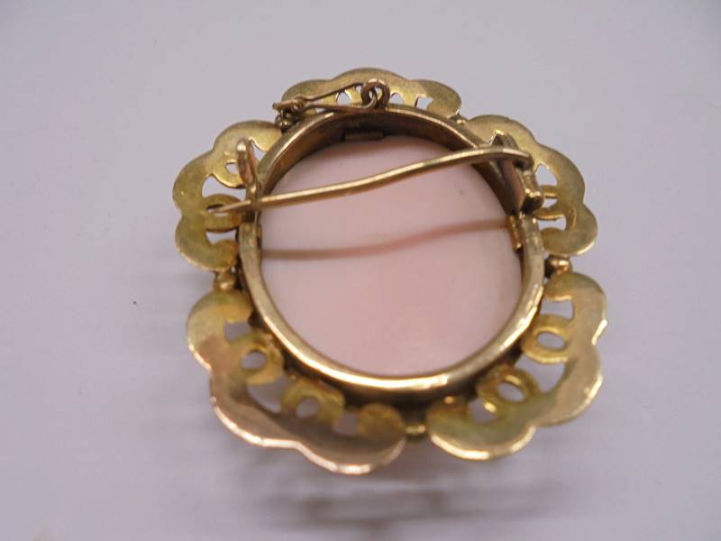 A shell cameo brooch in a tested 9ct gold mount. - Image 3 of 3
