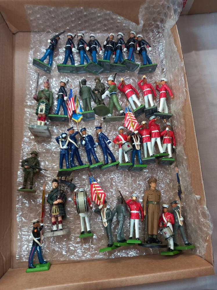 A large quantity of Britain's soldiers (re-painted) and some empty boxes - Image 4 of 9