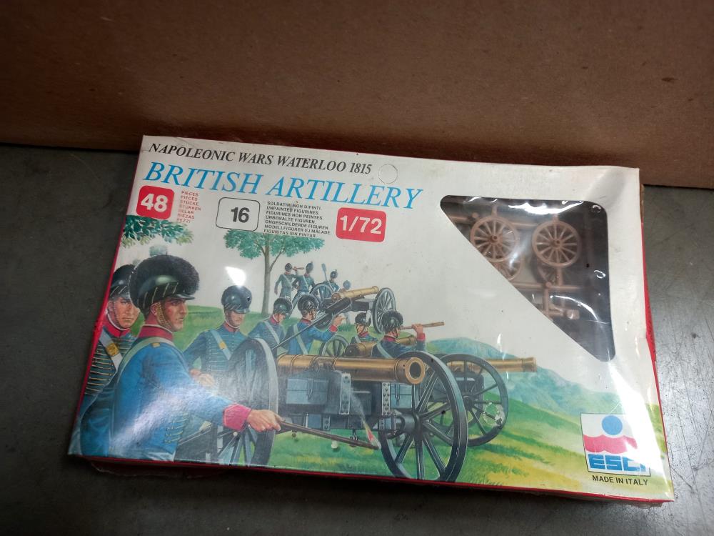 A large box of plastic soldiers and military vehicles - Image 5 of 8