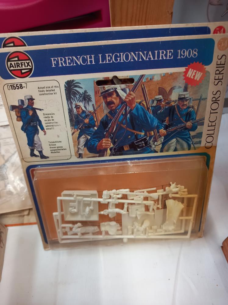 A good selection of vintage Airfix collectors series 54mm military figure kits - Image 19 of 20
