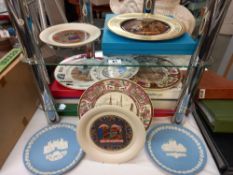 A quantity of boxed collectors plates including Wedgwood, Coalport etc