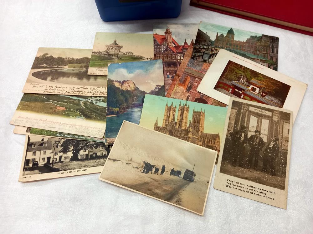 A quantity of miscellaneous postcards & photos - many modern - Image 3 of 8