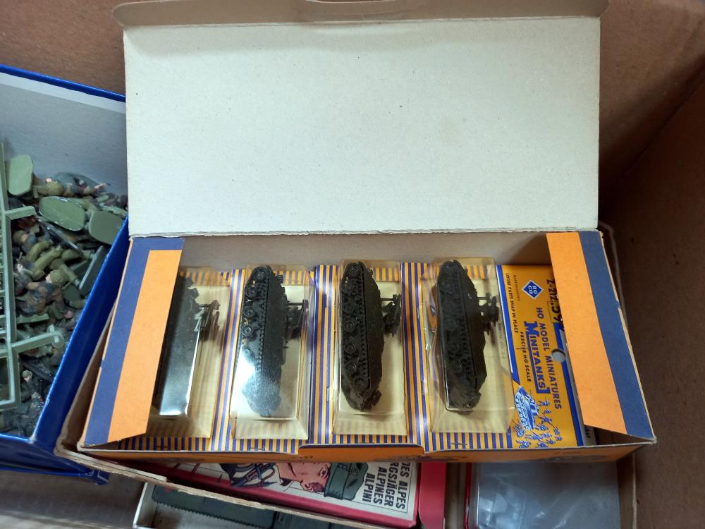 A large box of plastic soldiers and military vehicles - Image 7 of 8