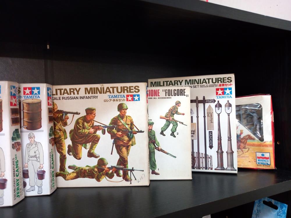 A quantity of boxed Tamiya 1/35 military miniatures soldiers and road sign sets unchecked - Image 3 of 3
