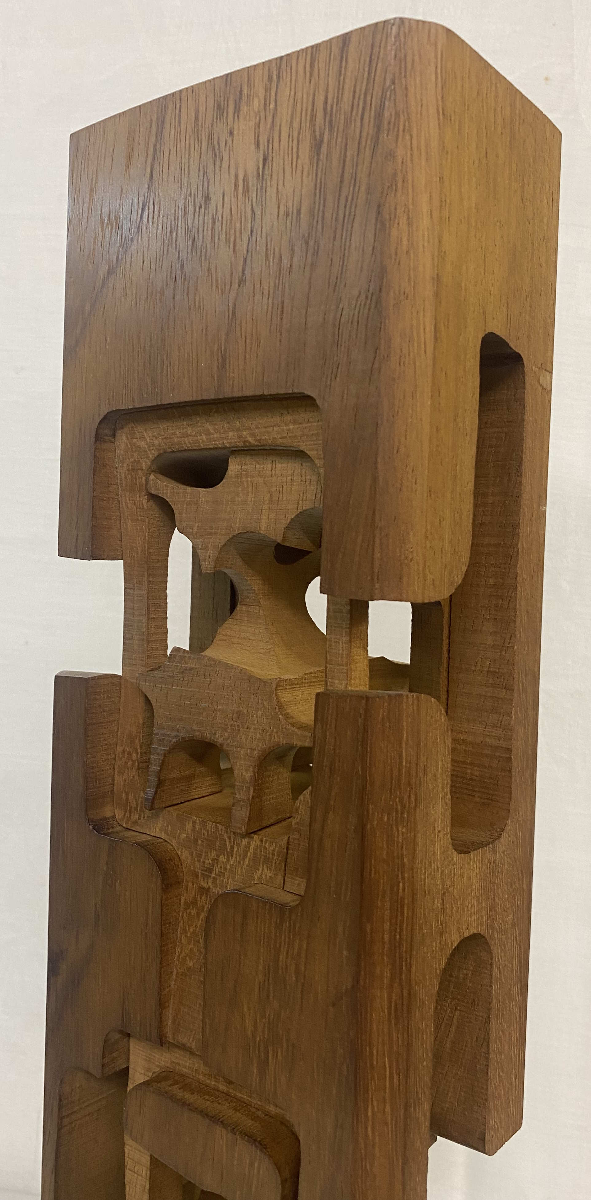 An abstract wooden sculpture attributed to Brian Willsher - Image 3 of 14
